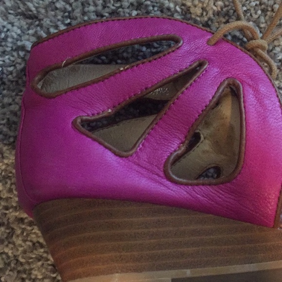 Fuchsia cut out Jeffrey Campbell sandal - Picture 2 of 4